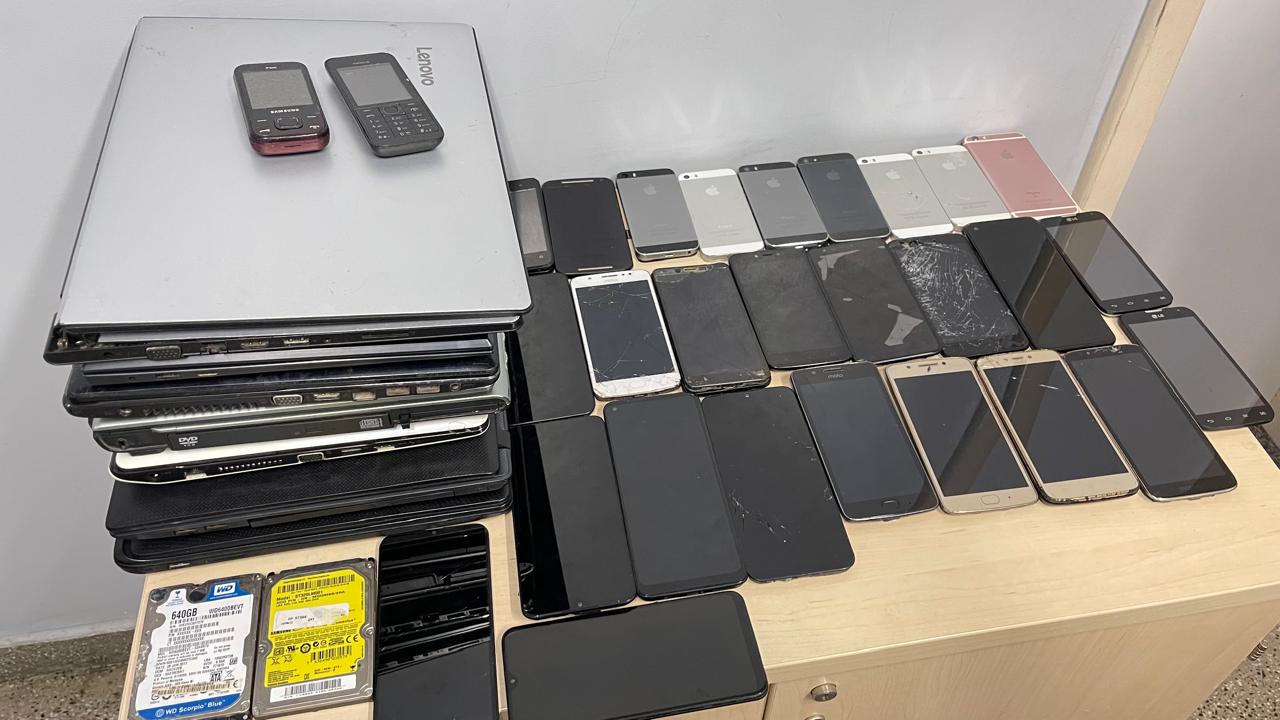 Aparelhos eletrônicos roubados são apreendidos em loja no Centro de Manaus