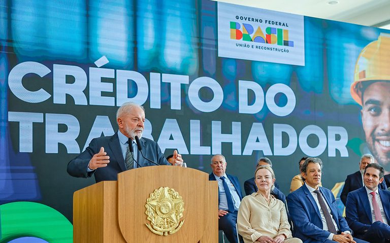 Crédito do Trabalhador beneficia quem ganha até 4 salários mínimos