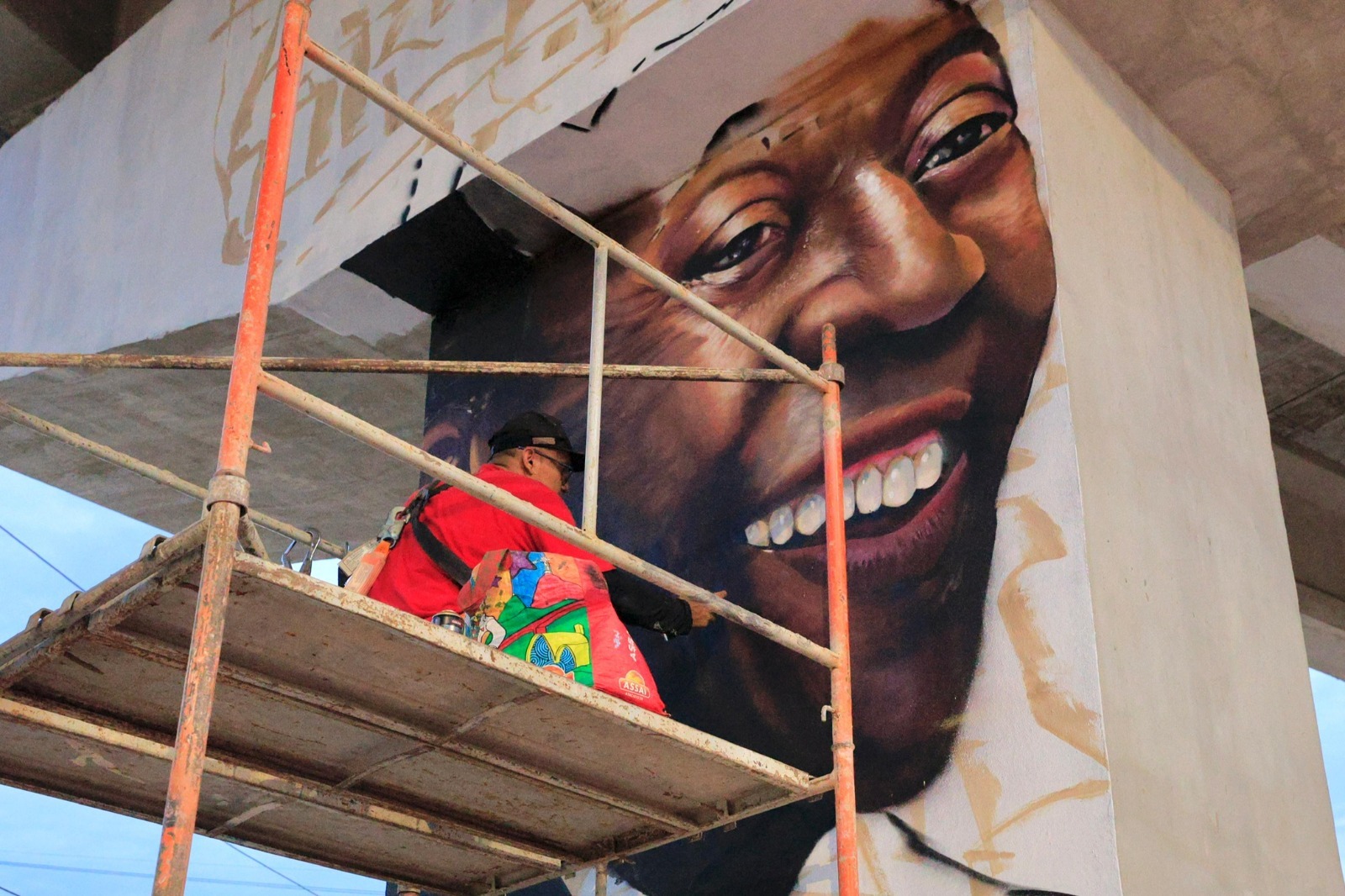 Arte urbana transforma complexo viário Rei Pelé em novo cartão-postal