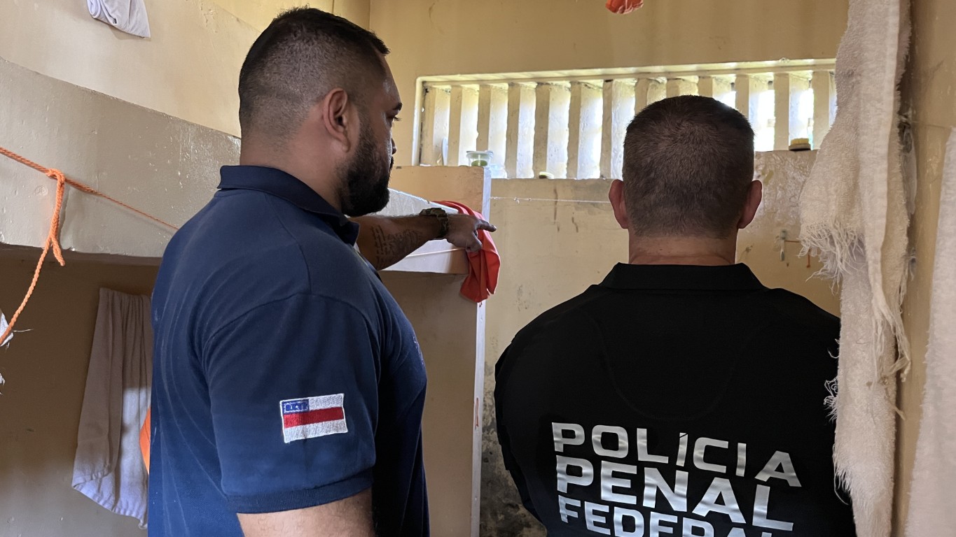 Operação Mute combate uso de celulares por detentos em presídio de Manaus