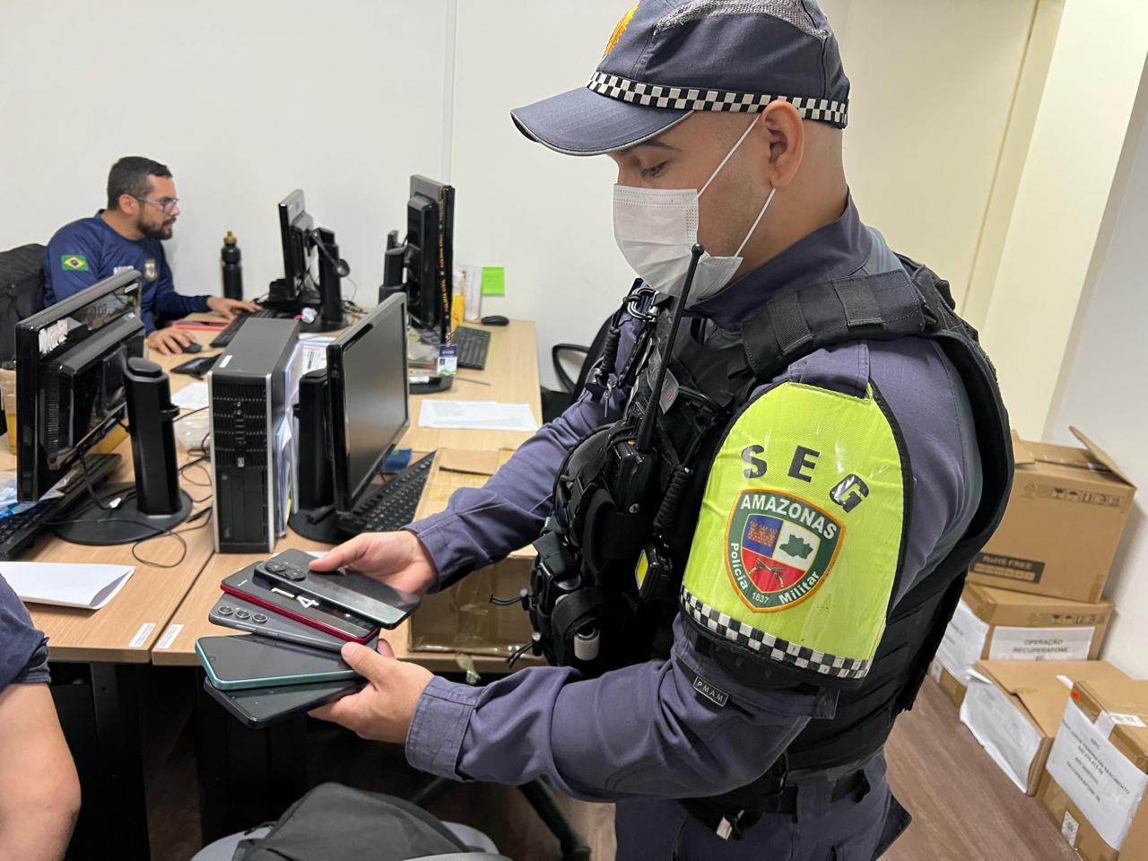 Dono de banca é preso com celular roubado no São José