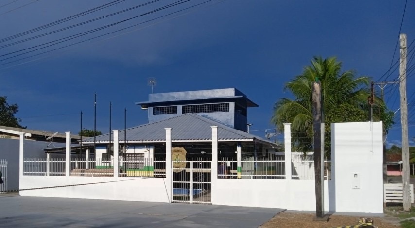 Homem é preso após ameaçar ex e levar filho de 7 anos à força em Novo Airão