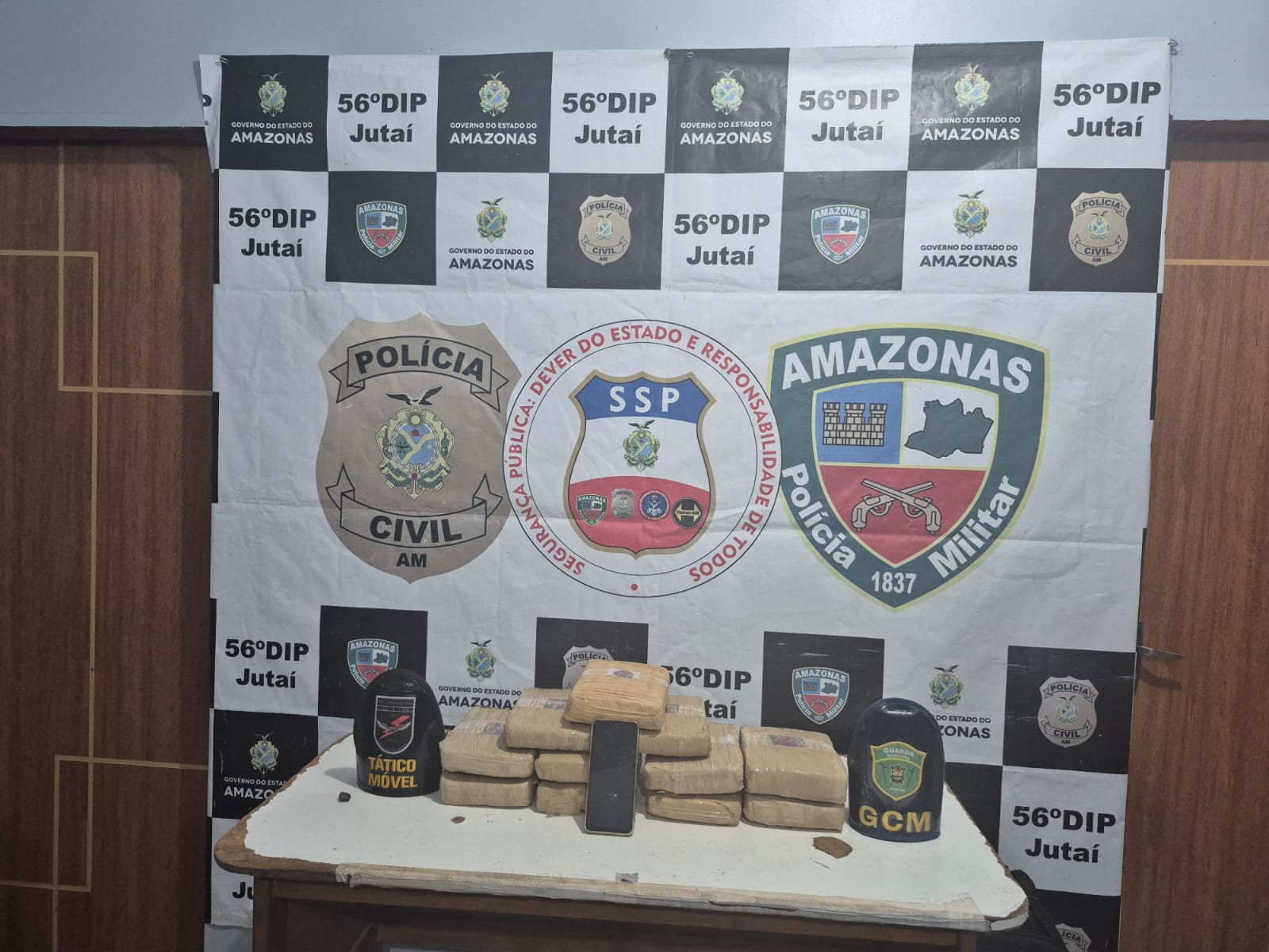 Passageira é presa com 11 tabletes de drogas em porto de Jutaí