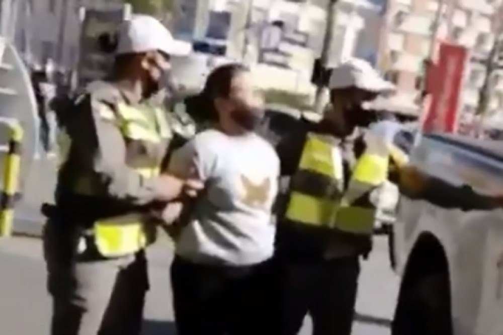 Mulher é presa ao bater panela em motociata de Bolsonaro; Veja vídeo