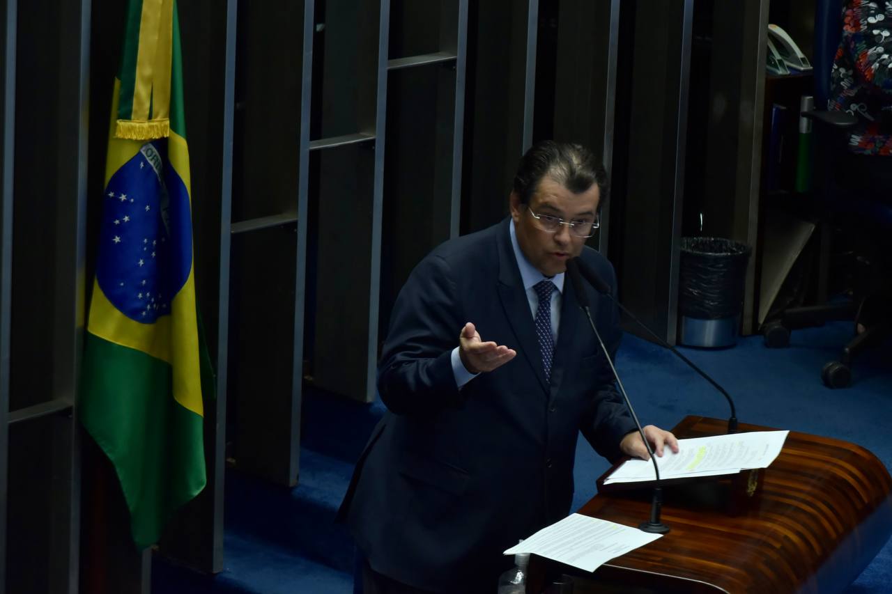 Emendas de Eduardo Braga podem garantir redução de preços dos combustíveis