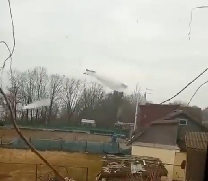 Vídeo mostra desespero de família durante lançamento de míssil na Ucrânia