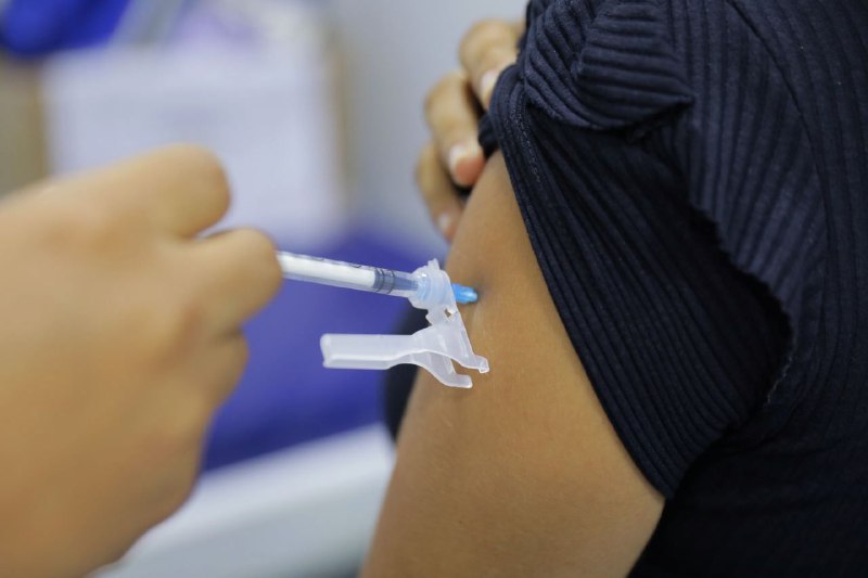 Oito escolas de samba terão vacinação contra covid neste sábado; confira