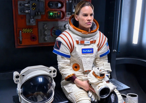 Série com Hilary Swank, Away é cancelada pela Netflix