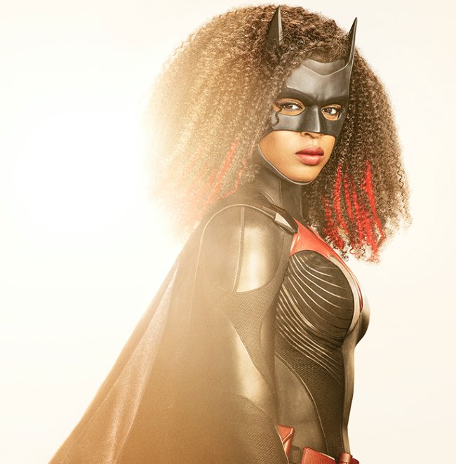 Batwoman é lésbica, negra e tem novo uniforme e descrição oficial