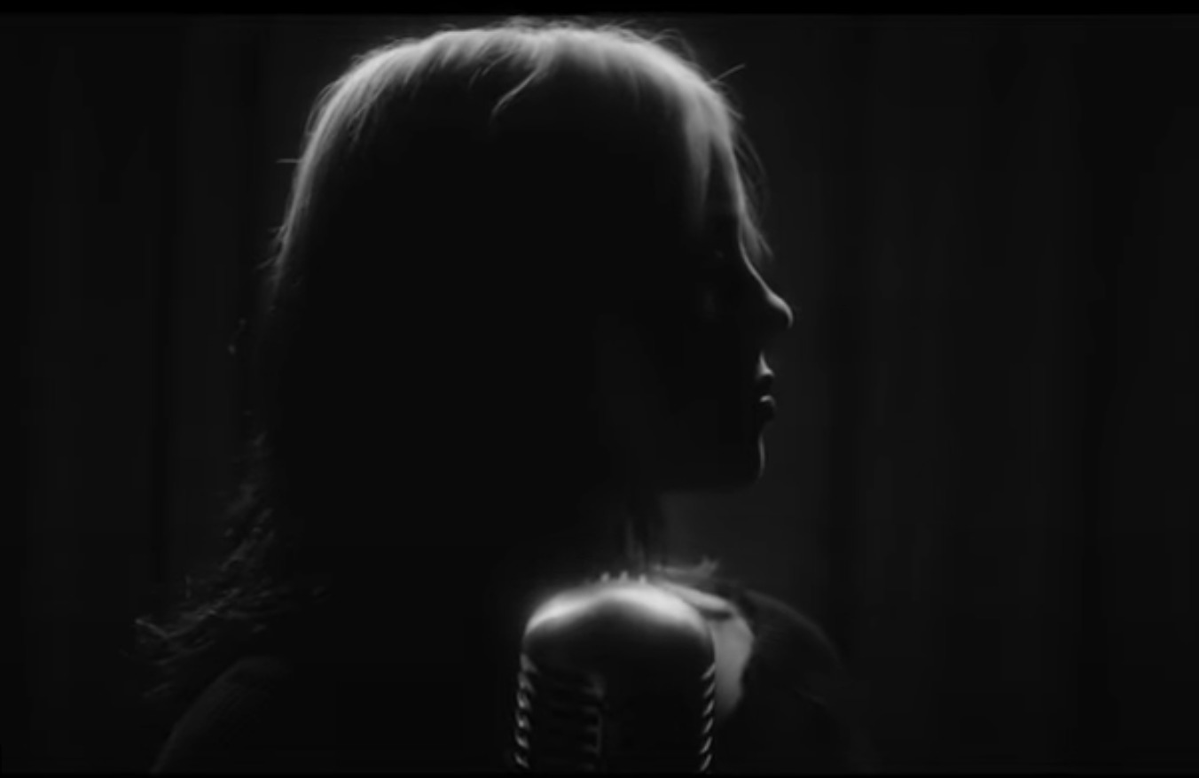 Billie Eilish lança trailer de música-tema de 007: Sem tempo para morrer