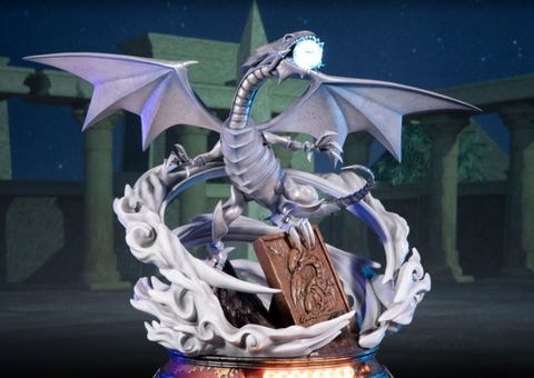 Yu-Gi-Oh tem Estátua do Dragão Branco de Olhos Azuis divulgada; vem ver