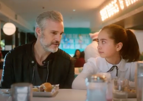 Filme ‘Procura-se um pai’ estreia na Netflix