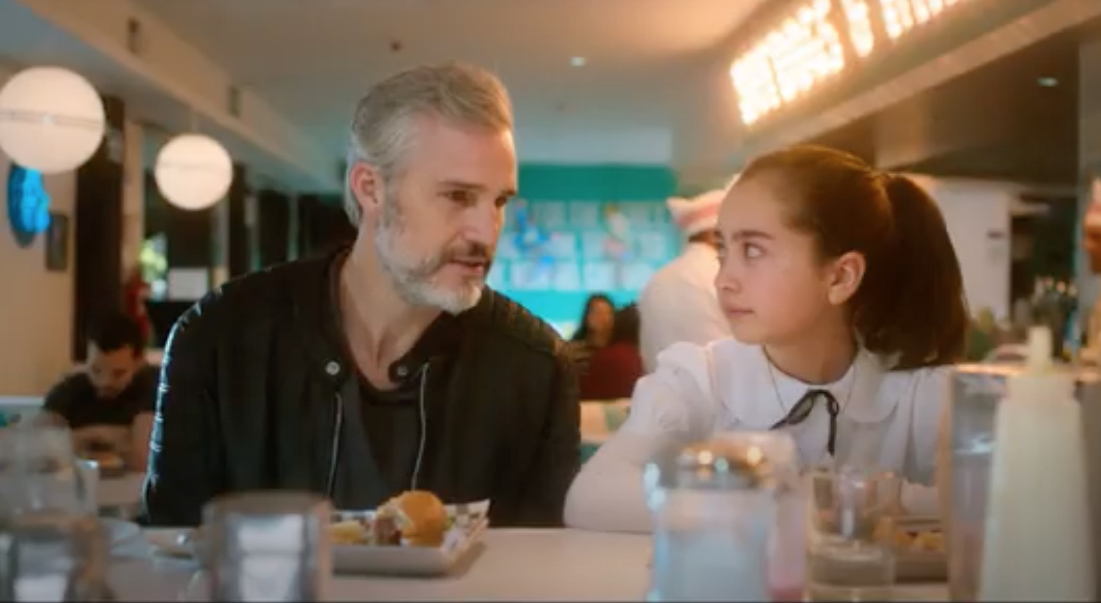 Filme ‘Procura-se um pai’ estreia na Netflix