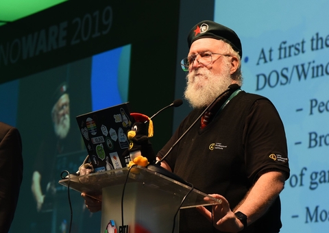 Jon “Maddog” Hall, diretor do Linux, está confirmado para a Latinoware 2020