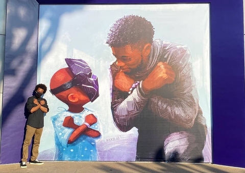 Chadwik Boseman é homenageado com mural em Downtown Disney