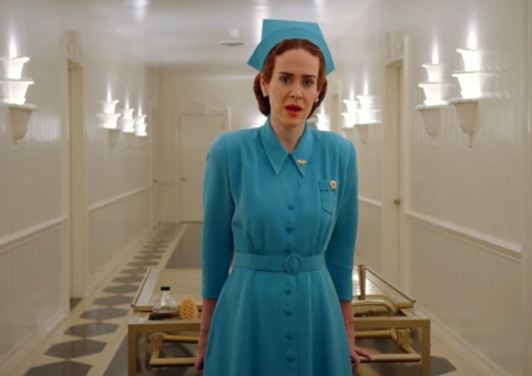 'Ratched' já está disponível na Netflix e fãs aclamam Sarah Paulson