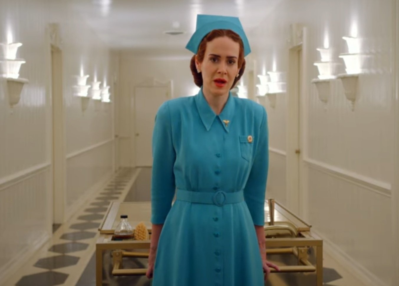 'Ratched' já está disponível na Netflix e fãs aclamam Sarah Paulson