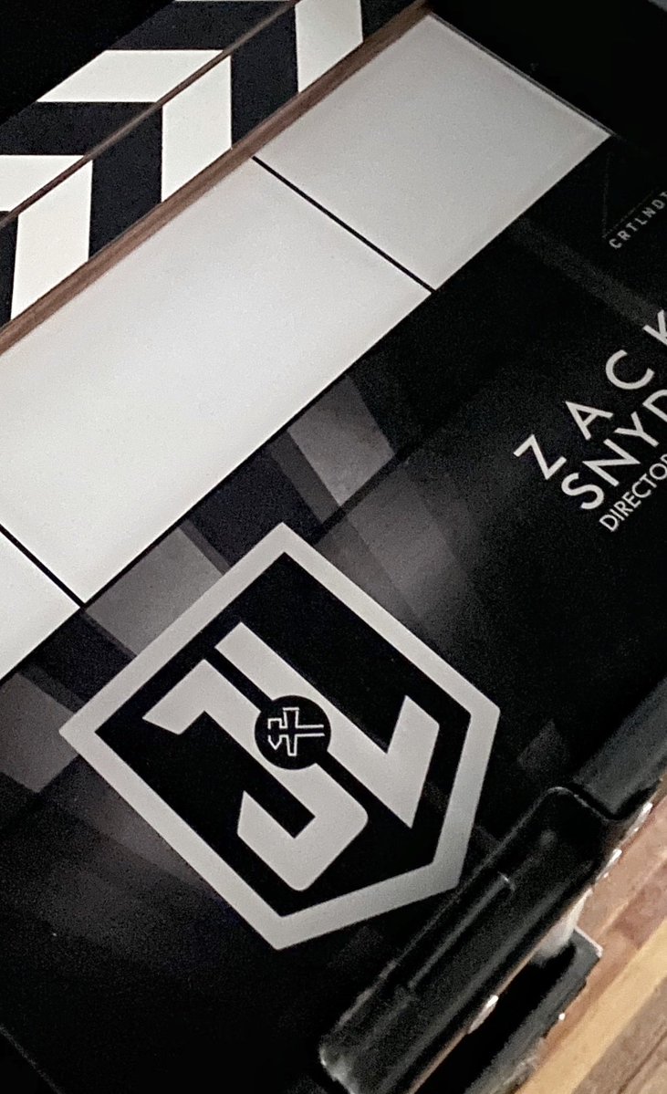 Zack Snyder publica imagem e vídeo e anima fãs da DC