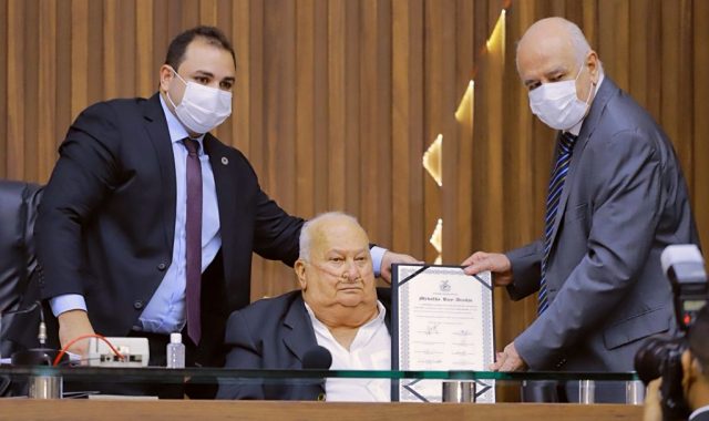 Fundador da Bemol, Saul Benchimol é homenageado com a Medalha Ruy Araújo