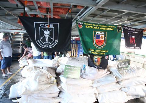 Dono de barco é multado em R$123 mil transportando pescado ilegal no rio Solimões 