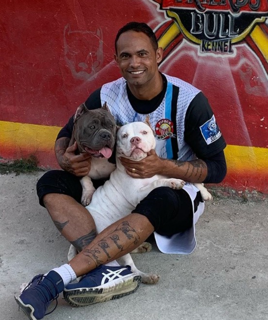 Goleiro Bruno se pronuncia sobre polêmica de fotos em canil: ‘problema algum’