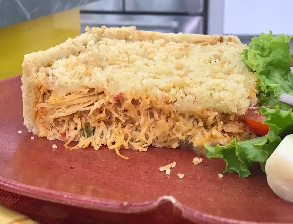 Veja o passo a passo da receita de empadão de frango crocante de Ana Maria Braga 