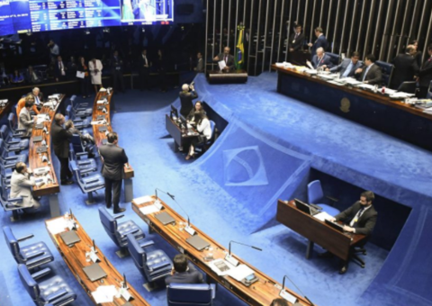 Em meio a polêmicas, Senado adia votação projeto de lei sobre fake news