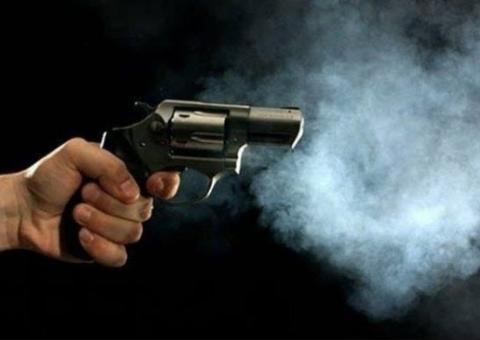 Homem é baleado e 'salva' criminoso de abordagem policial em Manaus