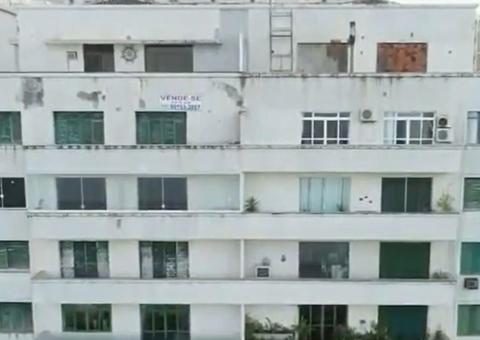 Mulher morre ao ser arremessada pelo namorado do 12º de prédio