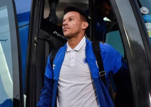 Jogador Henrique, do Cruzeiro, cai em penhasco ao sofrer acidente de carro