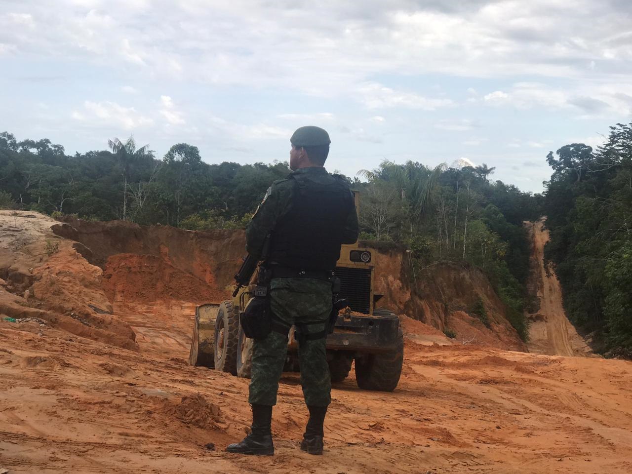 Dupla é presa por extração de minério ilegal na AM-010