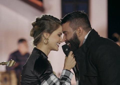 Romantismo invade live de Gusttavo Lima, que canta ao lado da mulher, Andressa Suita