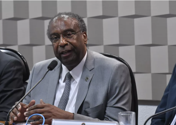 Novo ministro da Educação é acusado de plágio em tese mestrado após polêmica com doutorado