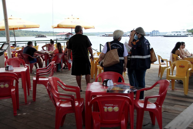 Três flutuantes são autuados na primeira fiscalização após reabertura em Manaus