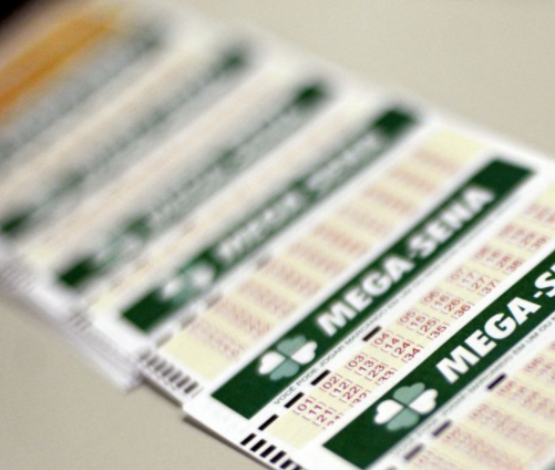 Mega-Sena: confira dezenas sorteadas; prêmio é de R$ 2,7 milhões