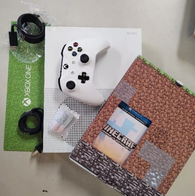 Leilão da Receita tem MacBook por mil reais e Xbox ou PS4 por até R$ 600