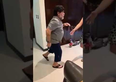 Maradona mostra demais em vídeo polêmico e filhas pensam em internação, diz site