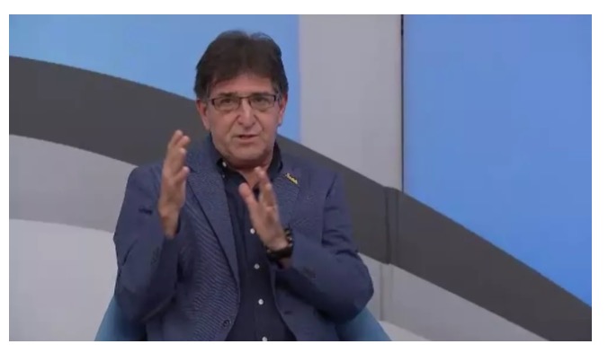 Renê Simões causa polêmica ao defender a volta do futebol para combater violência contra mulher