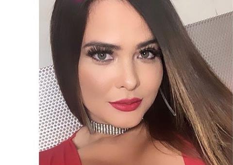Geisy Arruda provoca internautas ao deixar bumbum à mostra em lingerie de fio-dental