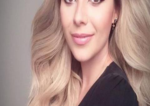 Fã perde a paciência com reclamação de Sandy e manda recado à cantora