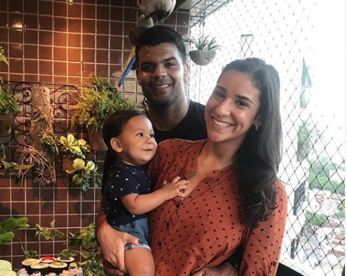 Ex-atletas olímpicos Joanna Maranhão e Luciano Corrêa sofrem acidente de carro em Recife