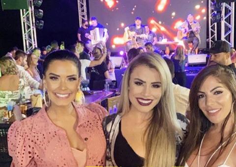 Ex-bbbs Ivy e Anamara estavam em show clandestino do cantor Bruno