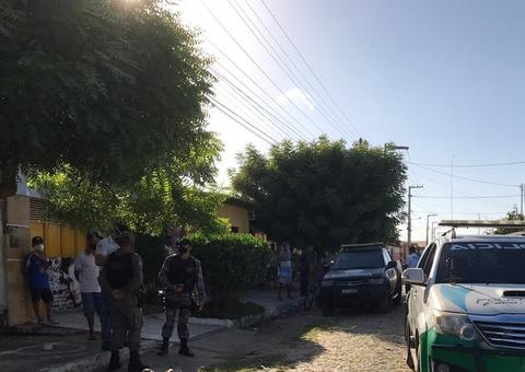 Homem é encontrado morto com facada na cabeça 