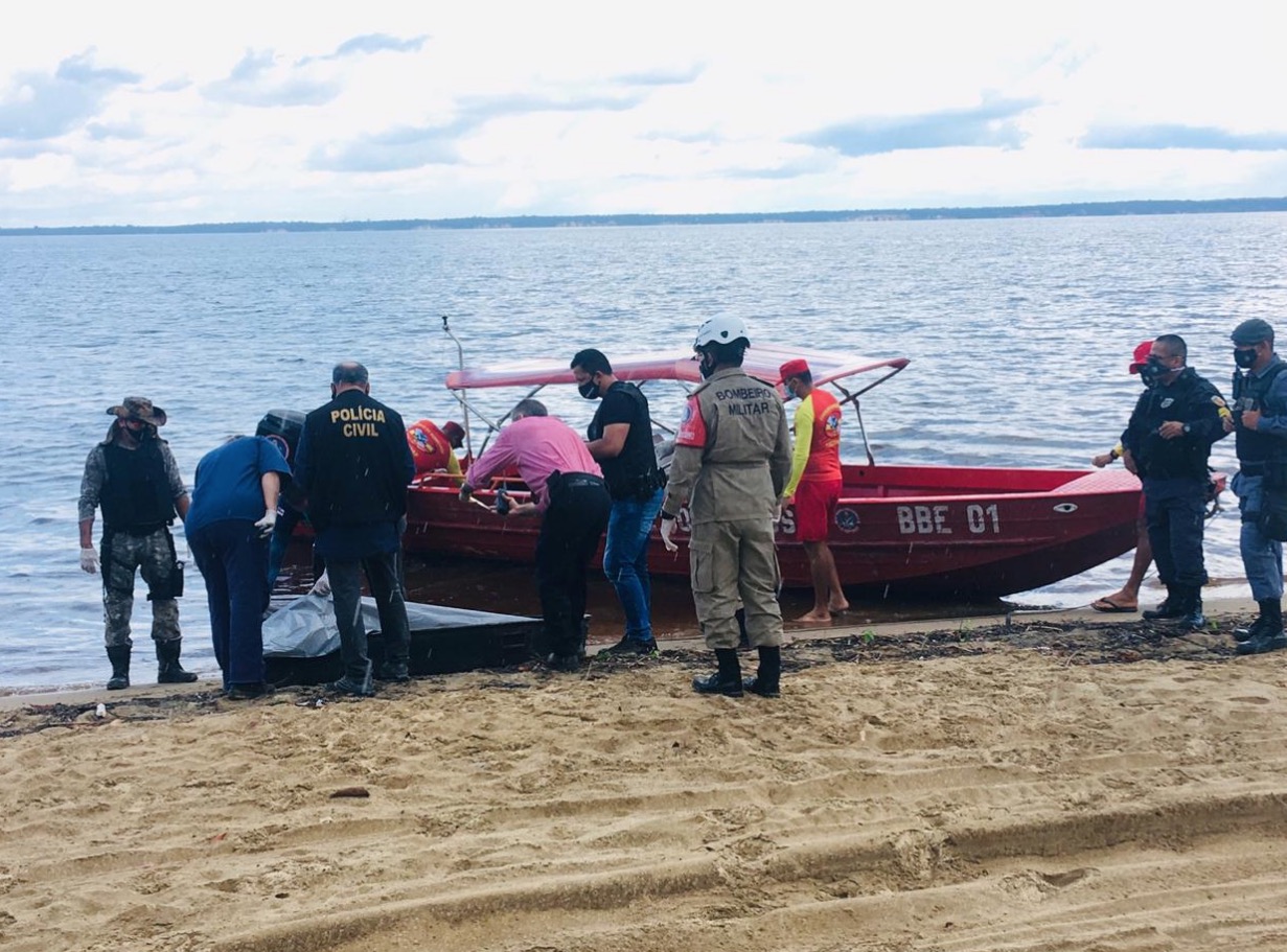 Banhistas encontram corpo boiando na Ponta Negra