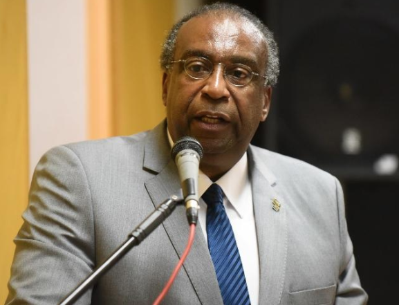 Decotelli nega plágio no mestrado e explica doutorado após reunião surpresa com Bolsonaro