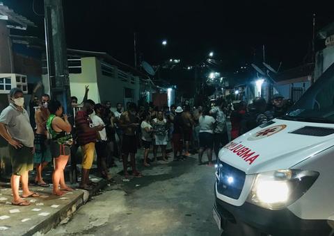 Vídeo: Homem surta ao brigar com esposa e família e ameaça se matar em Manaus
