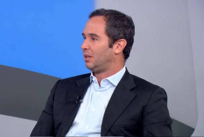 Ao vivo, Caio Ribeiro defende volta do futebol e discute com Cléber Machado e Galvão Bueno 