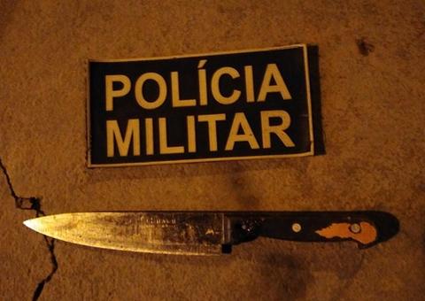 Mulher mata homem com facada após flagrar assédio a sua mãe