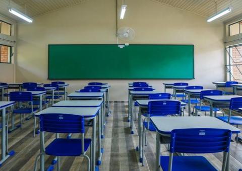 Câmara aprova texto de MP que flexibiliza ano letivo