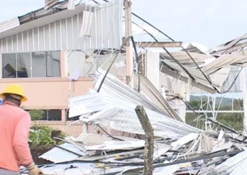 Ciclone bomba deixa oito mortos e rastro de dor e destruição